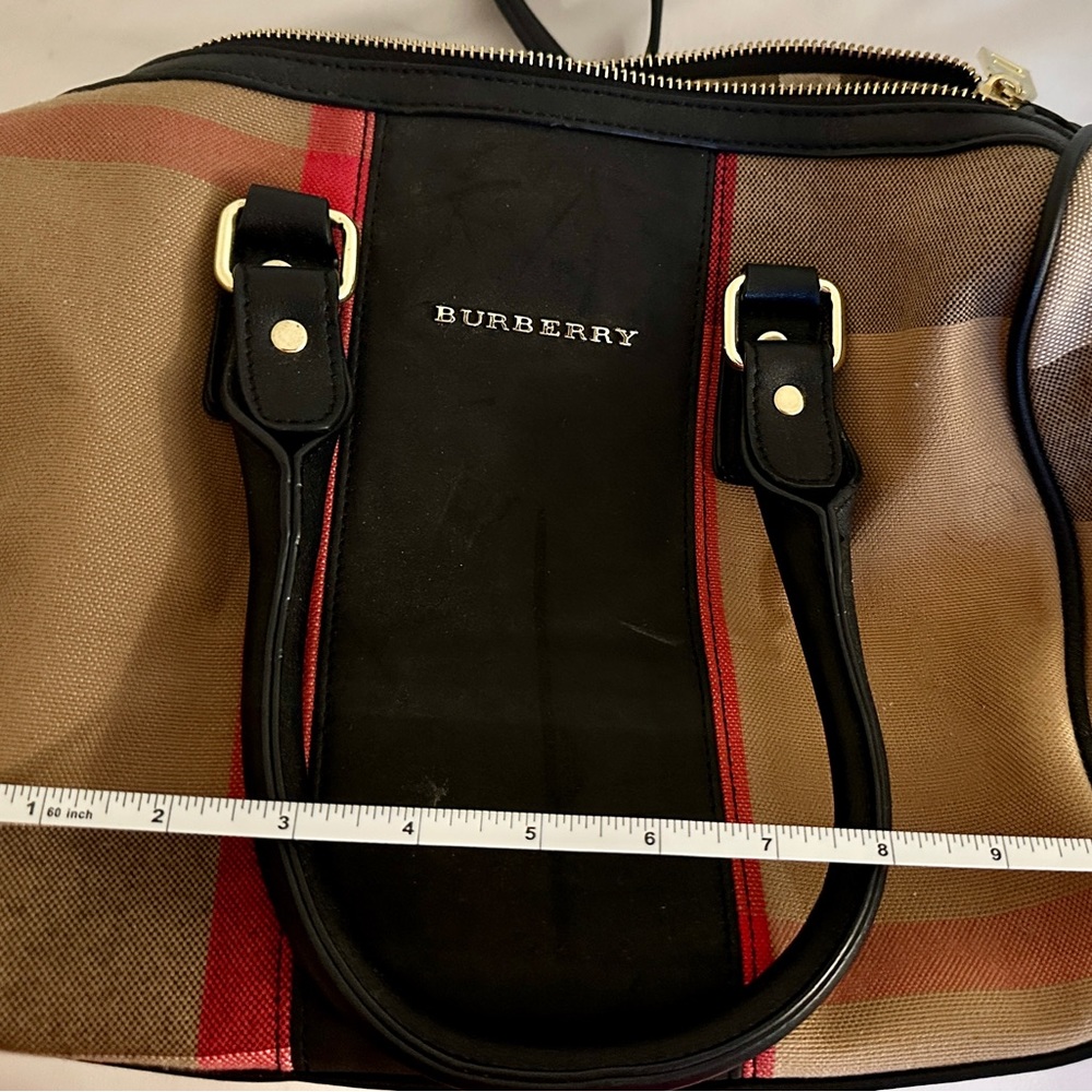 Beautiful bag with strap (you can use like crossbody )😍